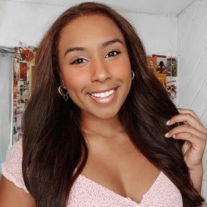 Meet your Posher, Maya